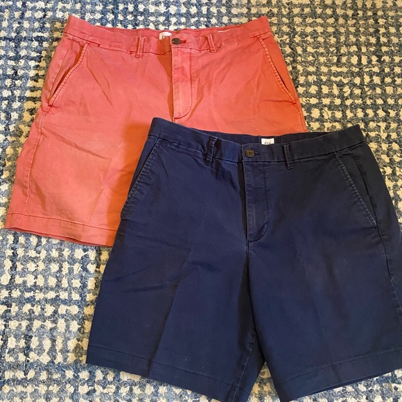 2 pairs of Gap cotton shorts-good condition size 34- 10” short - Picture 2 of 3